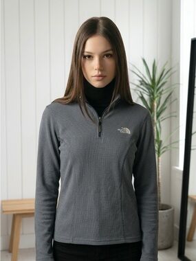 The North Face Polartec Quarter Zip Pullover Women’s Small Lightweight Layer